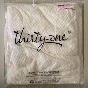 ThirtyOne soft and snuggly blanket